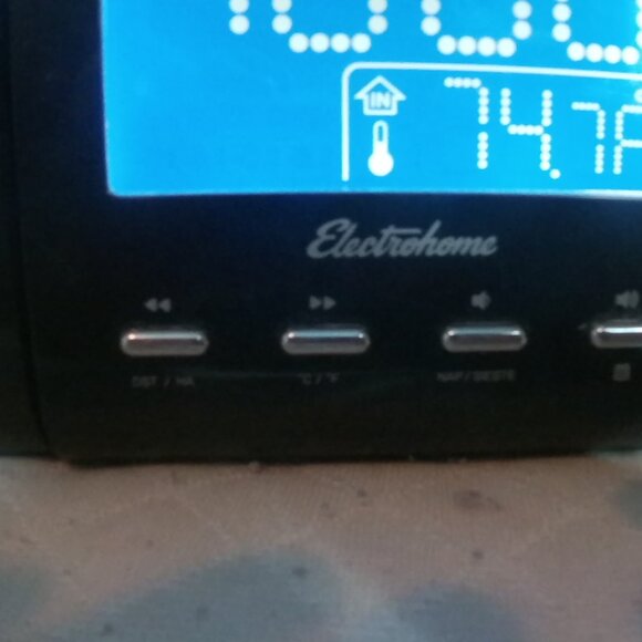 Electrohome EAAC601 Projection AM/FM Dual Alarm Clock Radio Tested Working - Picture 2 of 6